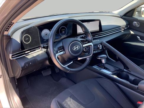 Used 2025 Hyundai Elantra SEL FWD image 17