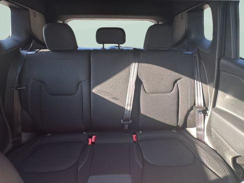 Used 2022 Jeep Renegade Altitude AWD/4WD image 10