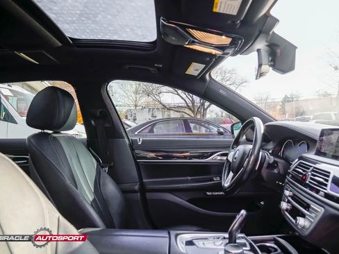 Used 2018 BMW 740i image 30