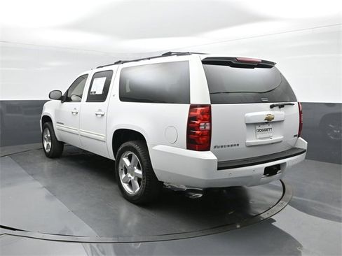 Used 2011 Chevrolet Suburban LT image 5