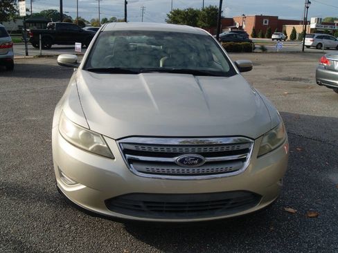 Used 2010 Ford Taurus SEL image 8