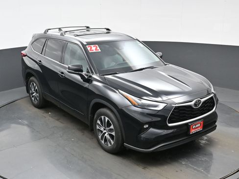 Used 2022 Toyota Highlander XLE image 34
