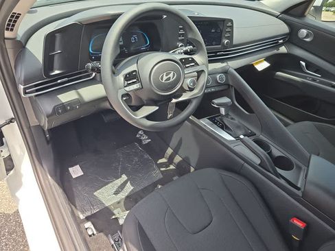 New 2026 Hyundai Elantra SE FWD image 15