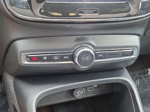 Certified 2023 Volvo C40 Recharge Core AWD/4WD image 29