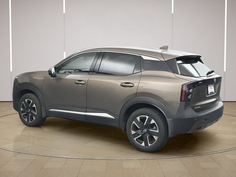 Certified 2025 Nissan Kicks SR FWD image 5