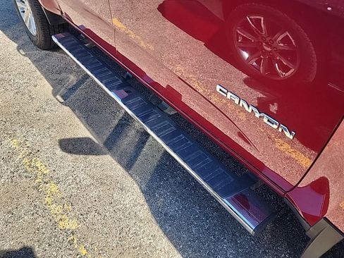 Used 2017 GMC Canyon SLT w/ Driver Alert Package AWD/4WD image 5