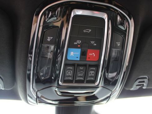 Used 2024 Jeep Grand Wagoneer Series III w/ Rear Seat Video Group 1 AWD/4WD image 35