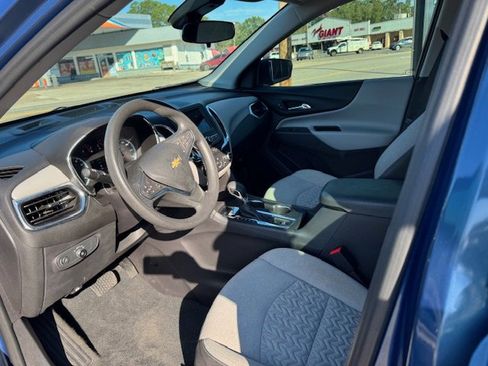 Used 2024 Chevrolet Equinox LS w/ Driver Confidence II Package image 9