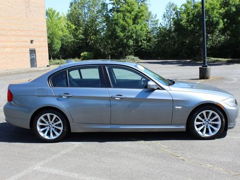 Used 2011 BMW 328i xDrive Sedan AWD/4WD image 5