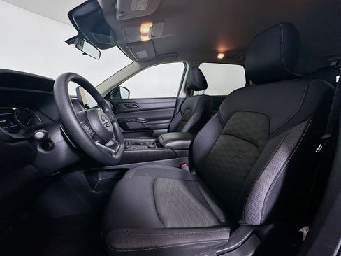 Used 2024 Nissan Pathfinder S image 13