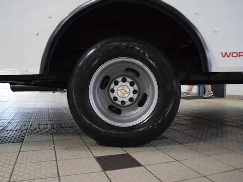 New 2025 Chevrolet Express 4500 w/ Power Convenience Package image 18