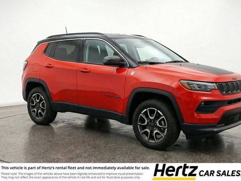 Used 2025 Jeep Compass Trailhawk AWD/4WD image 1