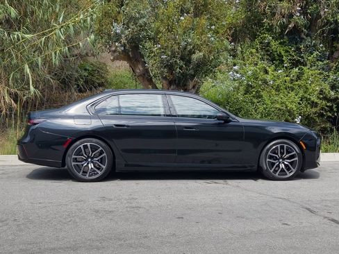 New 2026 BMW 750e xDrive w/ Premium Package image 4