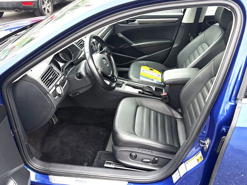 Used 2017 Volkswagen Passat 1.8T SEL Premium image 13