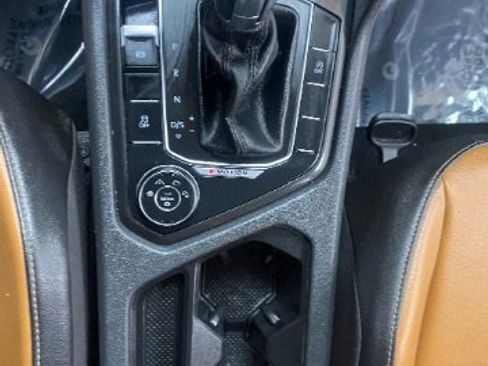 Used 2018 Volkswagen Tiguan SE image 21
