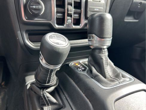 Used 2023 Jeep Wrangler Unlimited Sahara w/ Cold Weather Group AWD/4WD image 18
