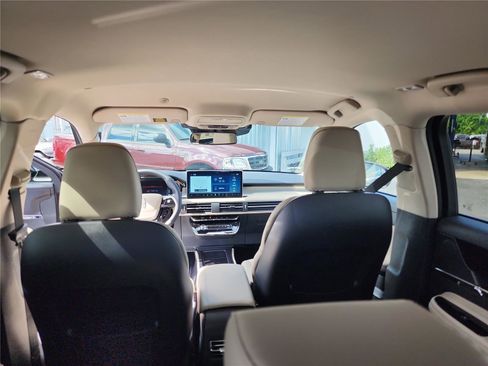 New 2026 Lincoln Corsair Premiere image 23