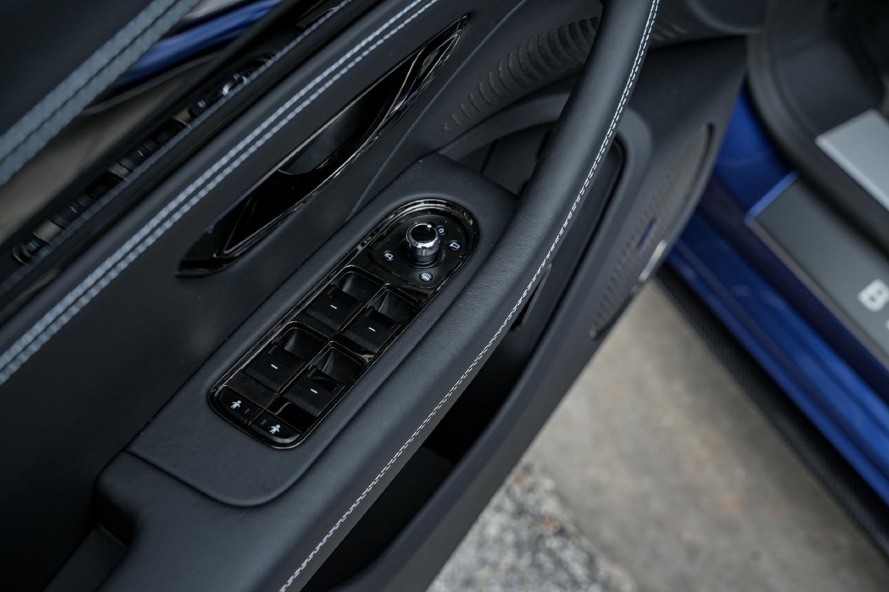 Used 2025 Bentley Flying Spur Plug-In Hybrid AWD/4WD image 35