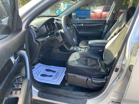 Used 2012 Kia Sorento LX image 9