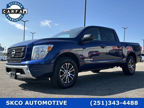 Used 2022 Nissan Titan SV image 1