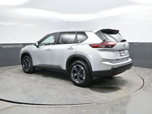 Used 2025 Nissan Rogue SV image 7