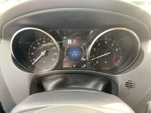 Used 2020 Jaguar F-PACE Premium image 18