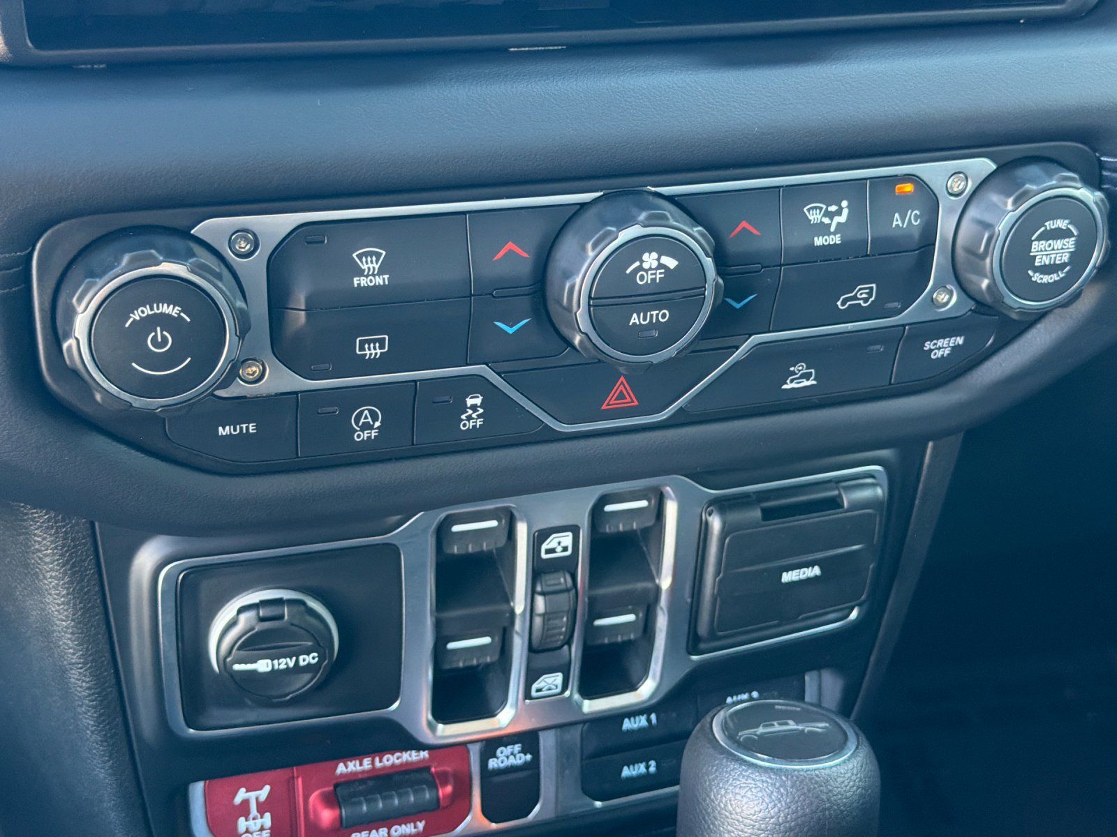 Used 2026 Jeep Gladiator Mojave AWD/4WD image 22