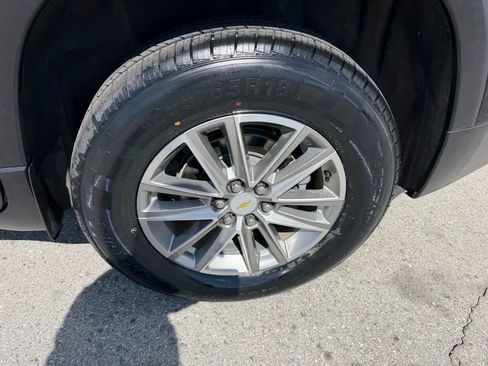 Used 2023 Chevrolet Traverse LT FWD image 14