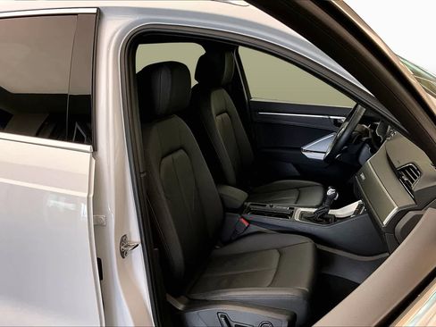 Certified 2025 Audi Q3 2.0T Premium w/ Convenience Package AWD/4WD image 9