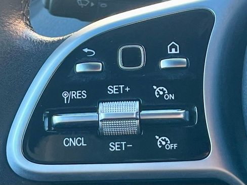 Certified 2021 Mercedes-Benz GLB 250 4MATIC image 39