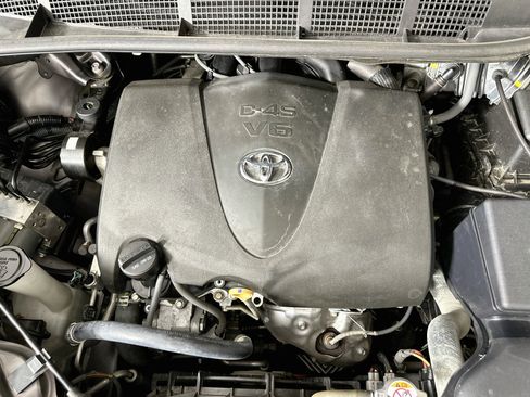 Used 2020 Toyota Sienna SE Premium FWD image 35