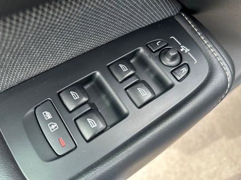 Used 2020 Volvo XC60 T5 R-Design w/ Protection Package Premier image 19