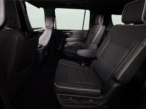 Certified 2025 Chevrolet Suburban Premier image 26