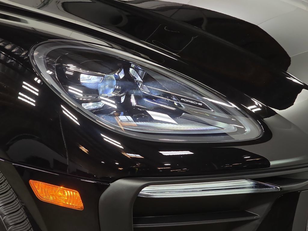 Certified 2026 Porsche Macan AWD/4WD image 12