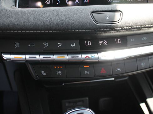 Used 2021 Cadillac XT4 Premium Luxury AWD/4WD image 23