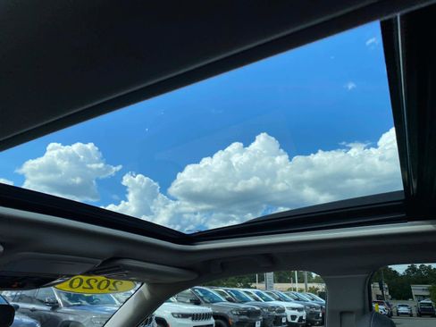 Used 2022 Subaru Forester Premium image 10