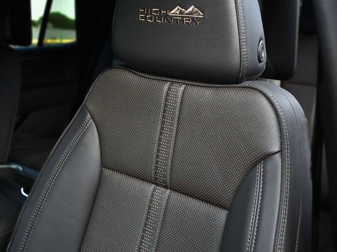 New 2026 Chevrolet Suburban High Country image 10