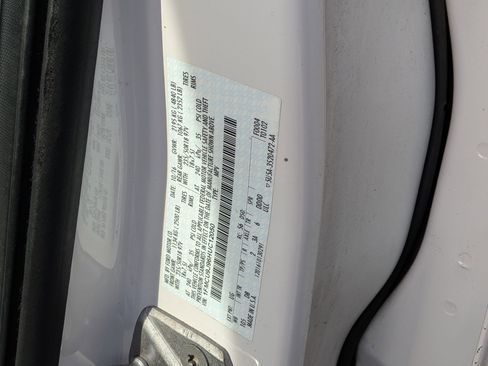 Used 2017 Ford Escape Titanium image 34