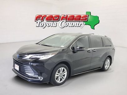 Used 2025 Toyota Sienna Limited