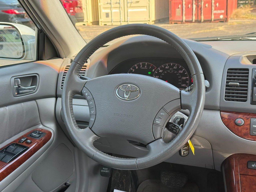 Used 2005 Toyota Camry XLE w/ XLE Premium Plus Pkg FWD image 15