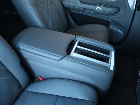 New 2024 VinFast VF 9 Plus AWD/4WD image 29