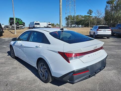 Used 2024 Hyundai Elantra SEL image 16