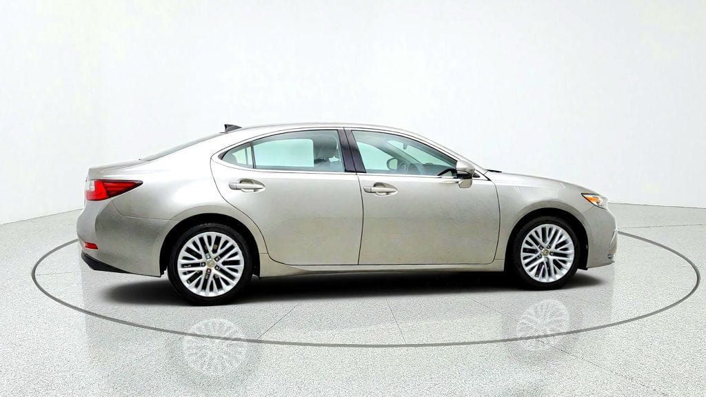 Used 2016 Lexus ES 350 w/ Luxury Package w/Wood Trim FWD image 4