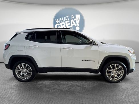 Used 2024 Jeep Compass Latitude AWD/4WD image 2