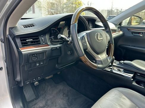 Used 2013 Lexus ES 350 w/ Luxury Pkg FWD image 10