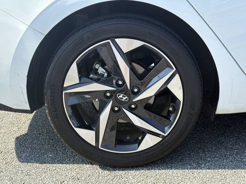 Used 2022 Hyundai Elantra SEL w/ Convenience + Premium Package FWD image 20