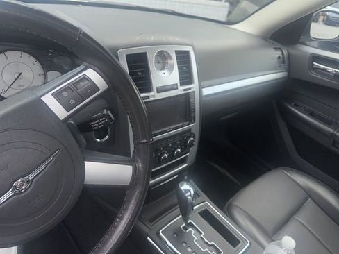 Used 2010 Chrysler 300 Touring image 24