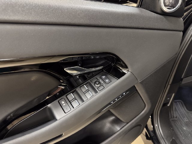 Used 2024 Land Rover Range Rover Evoque S AWD/4WD image 7