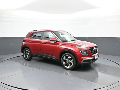 Certified 2024 Hyundai Venue SEL FWD image 4