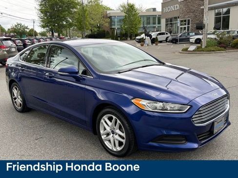 Used 2016 Ford Fusion SE FWD image 3